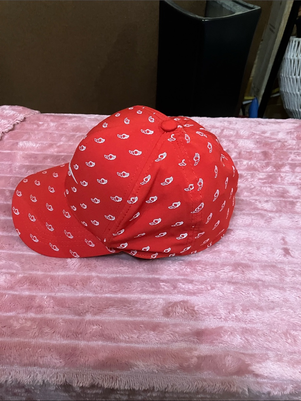 Nike Women’s Red Cap with White Swoosh and Mini Logo Print - Picture 6 of 9